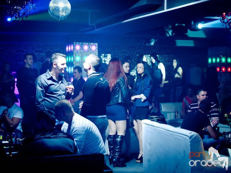 Petrecere cu muzică live în Club Life,