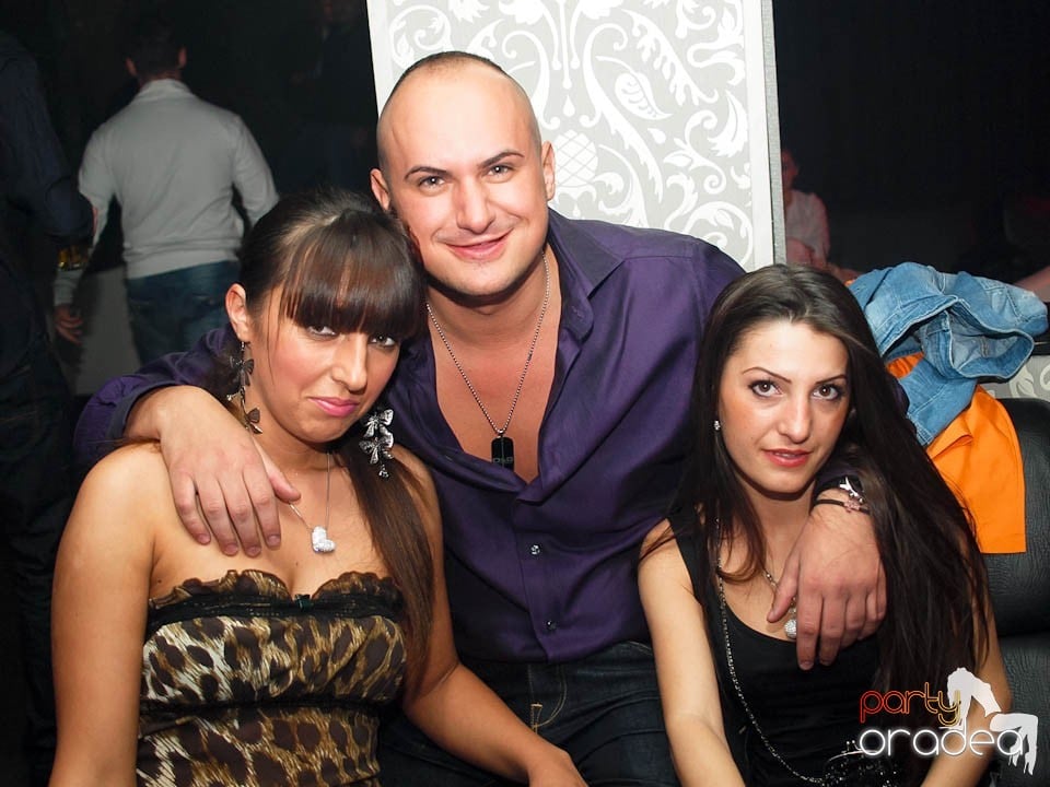 Petrecere cu muzică live în Club Life,