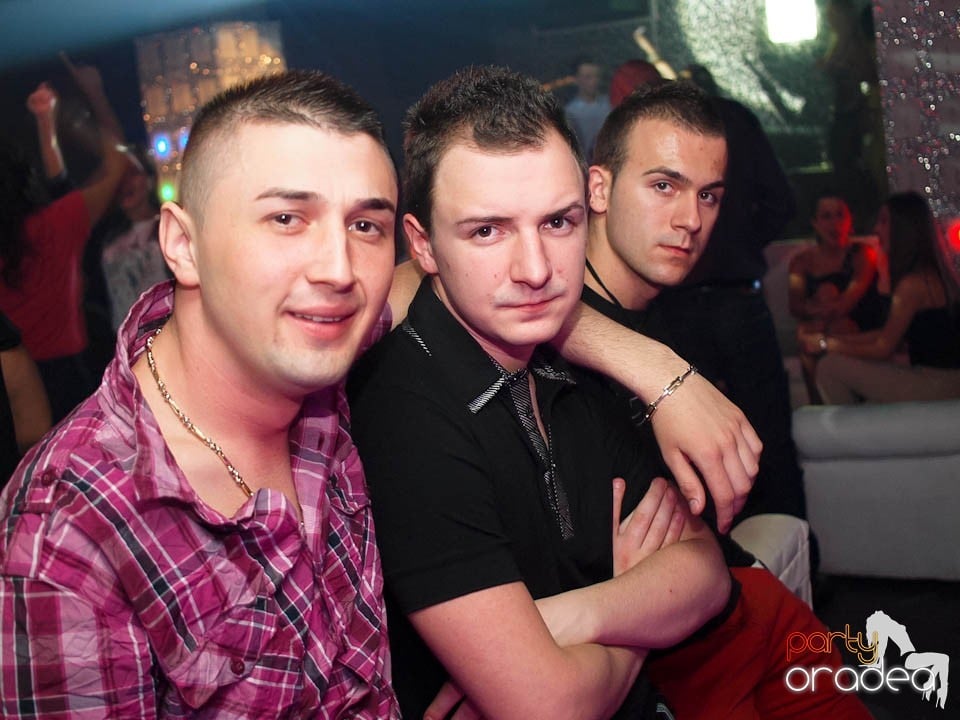 Petrecere cu muzică live în Club Life,