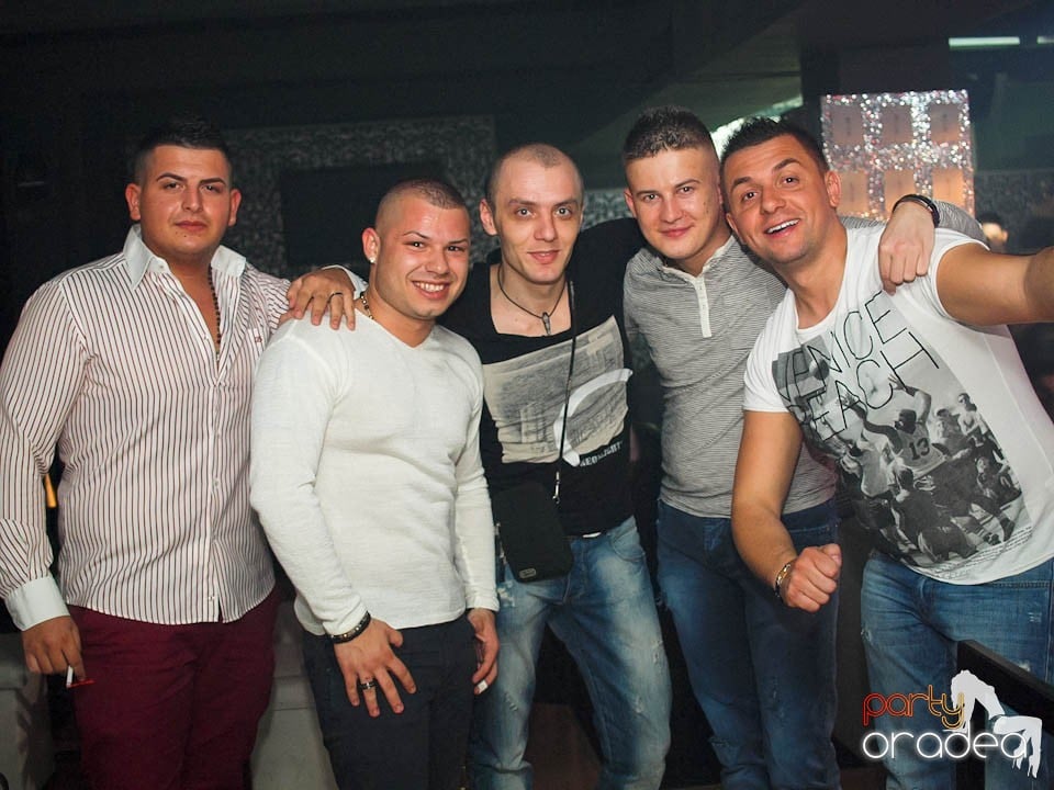 Petrecere cu muzică live în Club Life,