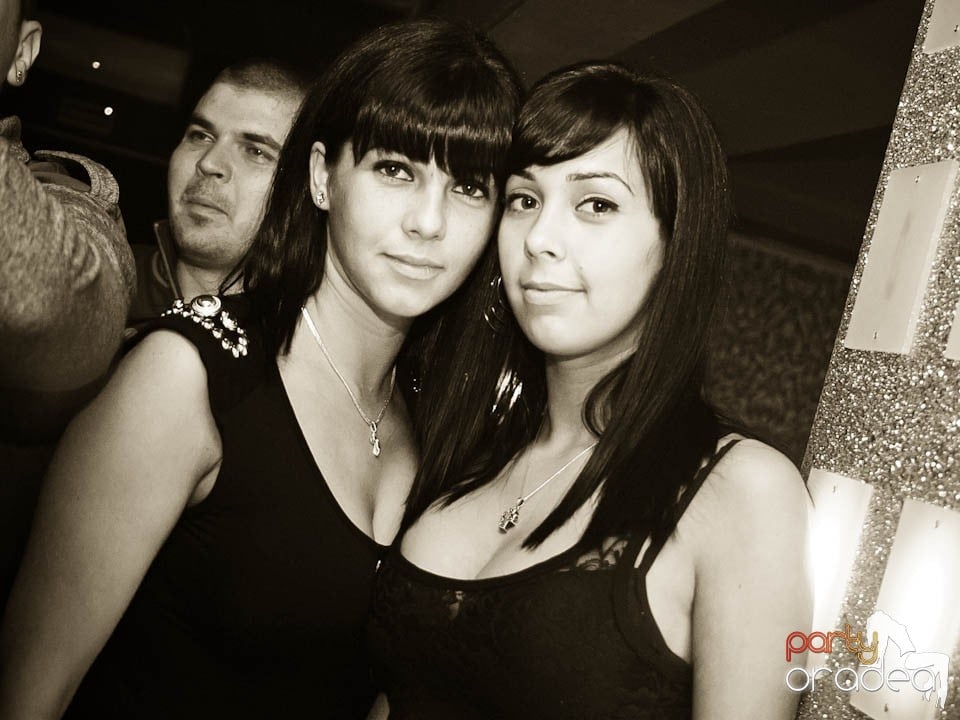Petrecere cu muzică live în Club Life,