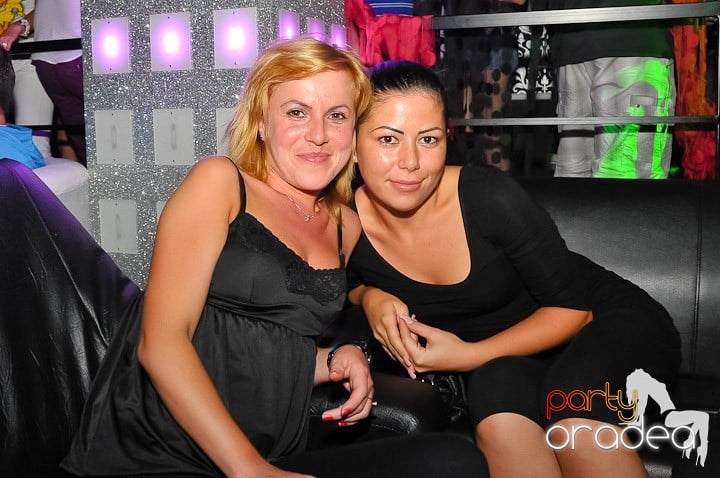 Petrecere cu muzică live în Club Life,
