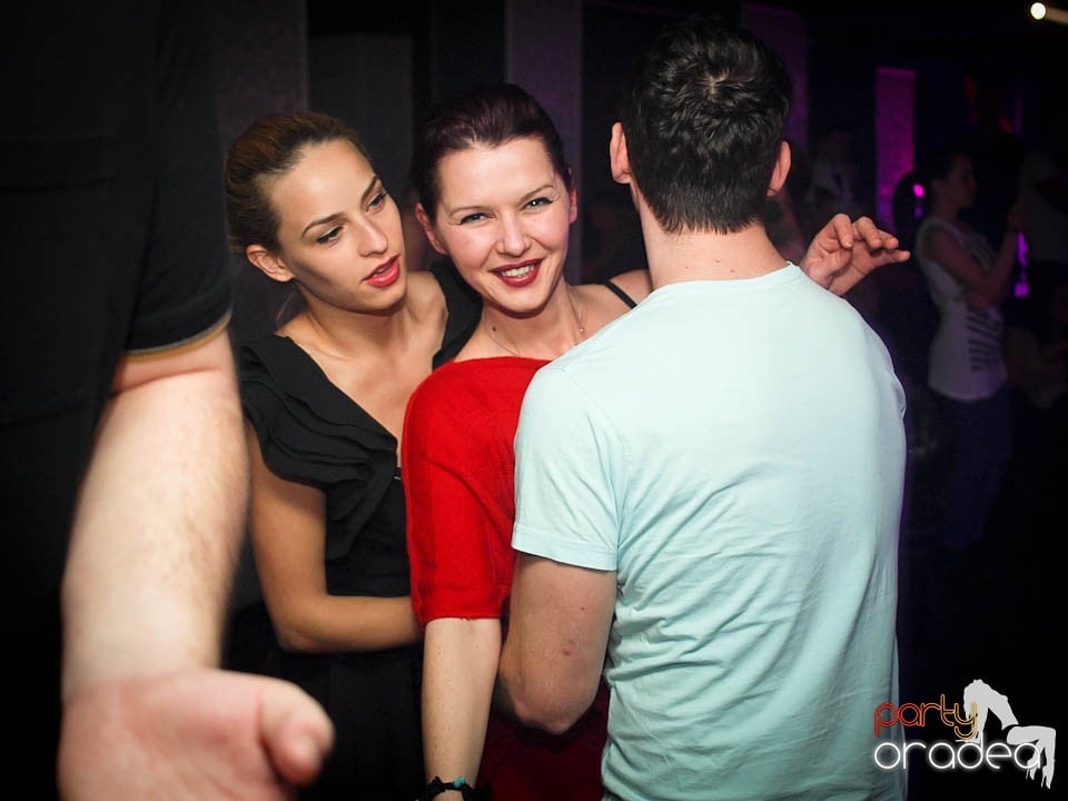 Petrecere cu muzică live în Club Life,