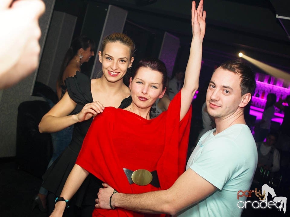 Petrecere cu muzică live în Club Life,