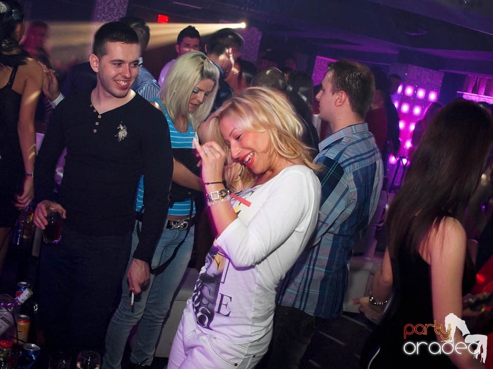 Petrecere cu muzică live în Club Life,