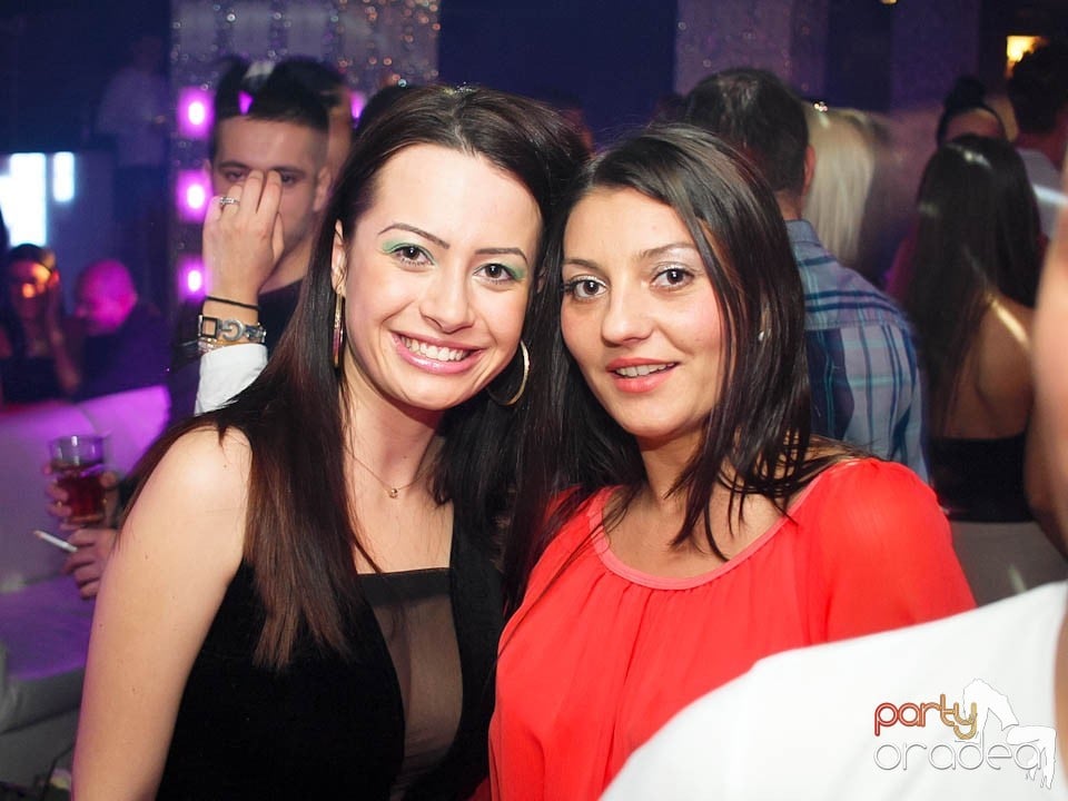 Petrecere cu muzică live în Club Life,