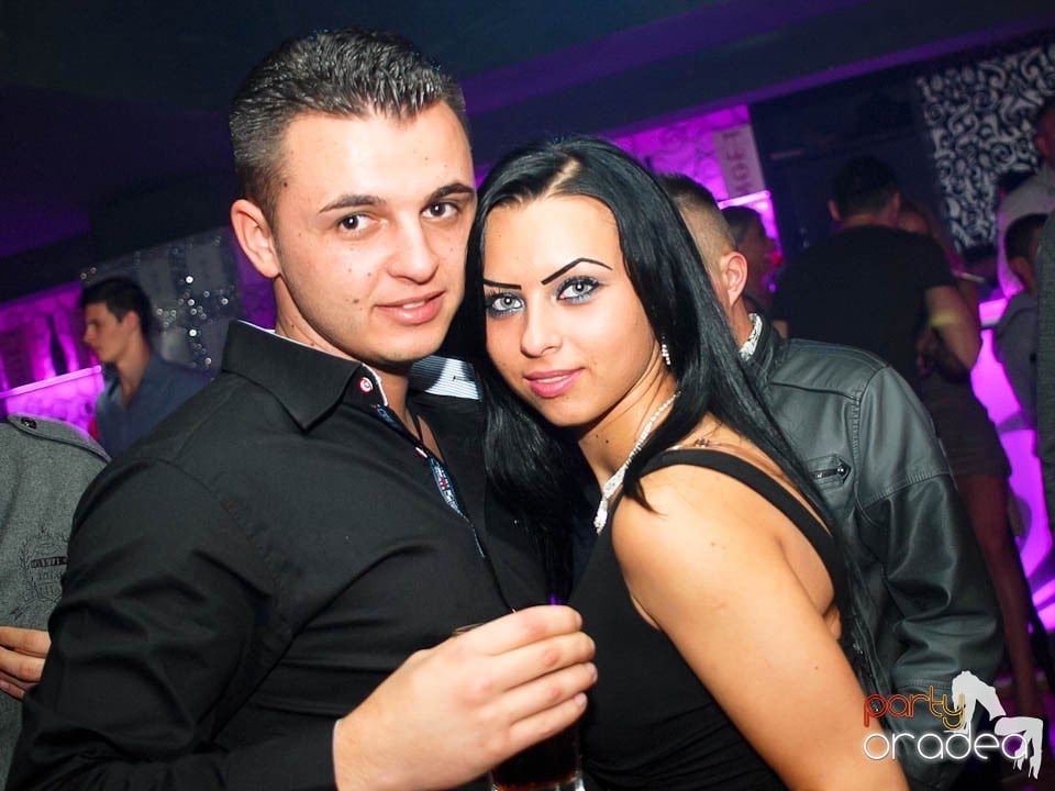 Petrecere cu muzică live în Club Life,