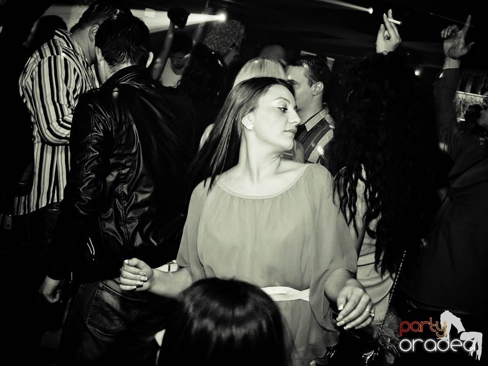 Petrecere cu muzică live în Club Life,