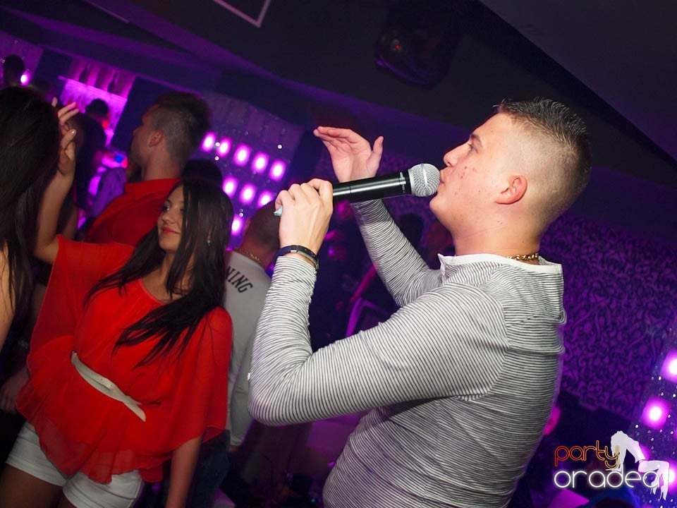 Petrecere cu muzică live în Club Life,