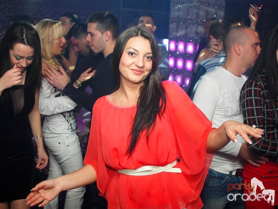 Petrecere cu muzică live în Club Life,