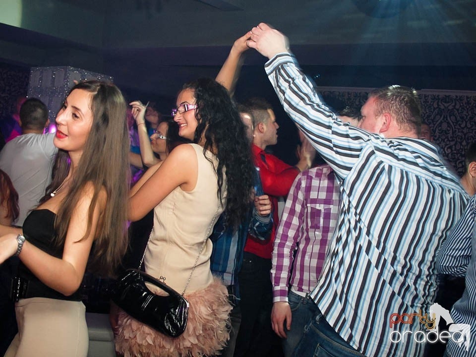 Petrecere cu muzică live în Club Life,