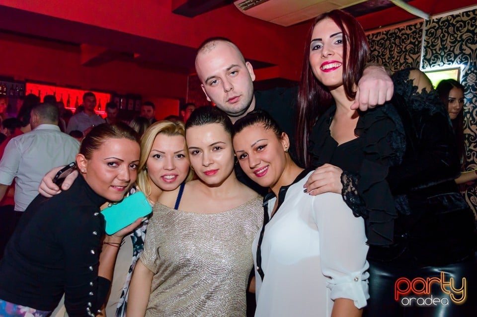 Petrecere cu muzică live în Club Life, 