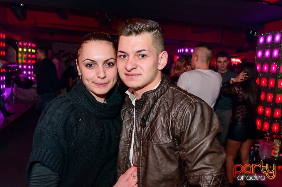 Petrecere cu muzică live în Club Life, 