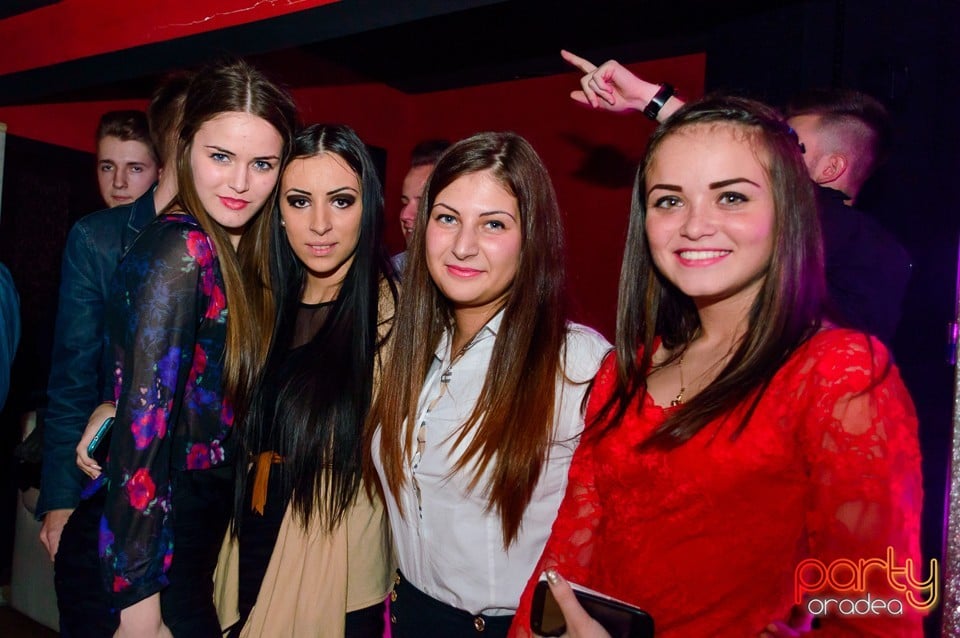 Petrecere cu muzică live în Club Life, 