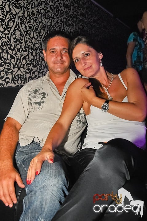 Petrecere cu muzică live în Club Life,