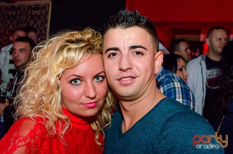 Petrecere cu muzică live în Club Life, 