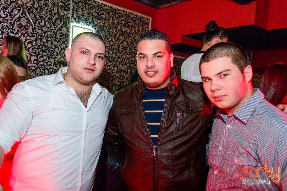 Petrecere cu muzică live în Club Life, 