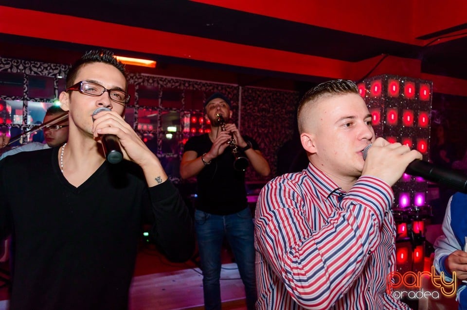 Petrecere cu muzică live în Club Life, 