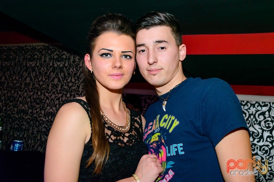 Petrecere cu muzică live în Club Life, 