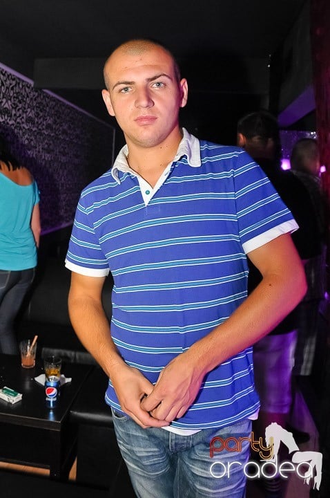 Petrecere cu muzică live în Club Life,