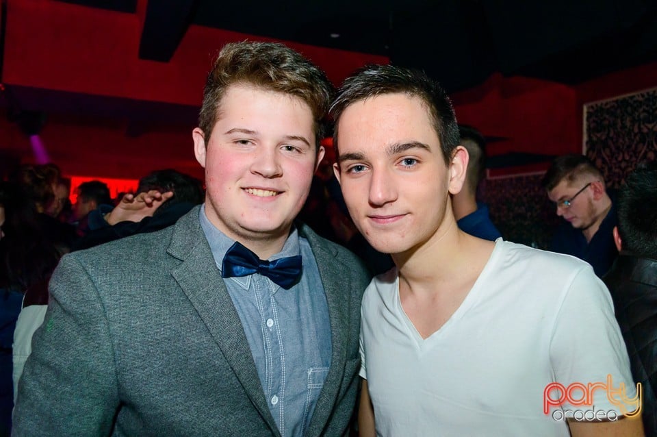 Petrecere cu muzică live în Club Life, 