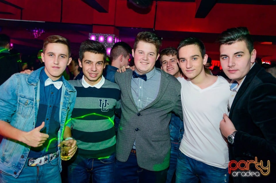 Petrecere cu muzică live în Club Life, 