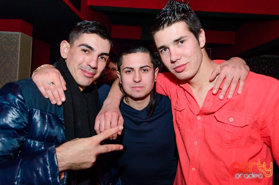 Petrecere cu muzică live în Club Life, 