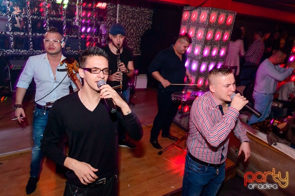 Petrecere cu muzică live în Club Life, 