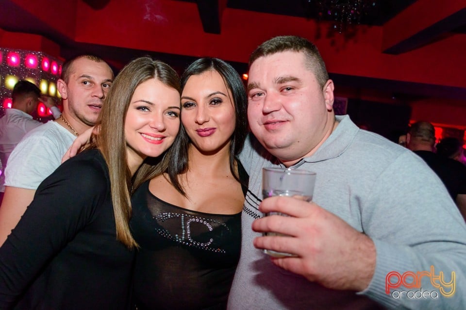Petrecere cu muzică live în Club Life, 