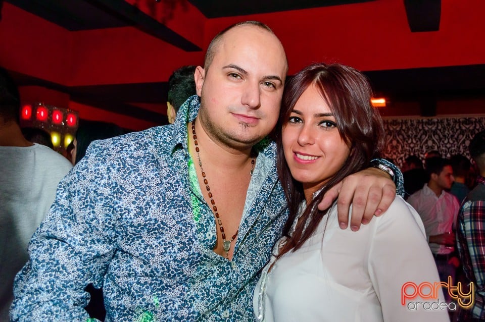 Petrecere cu muzică live în Club Life, 