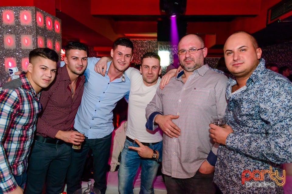 Petrecere cu muzică live în Club Life, 