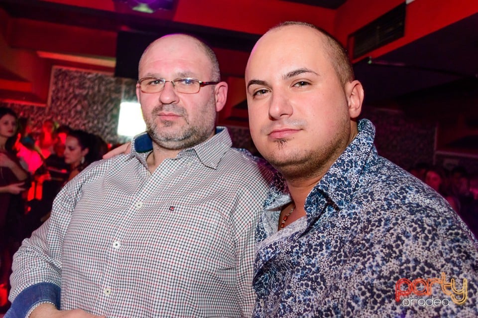 Petrecere cu muzică live în Club Life, 