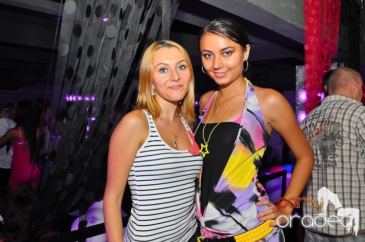 Petrecere cu muzică live în Club Life,