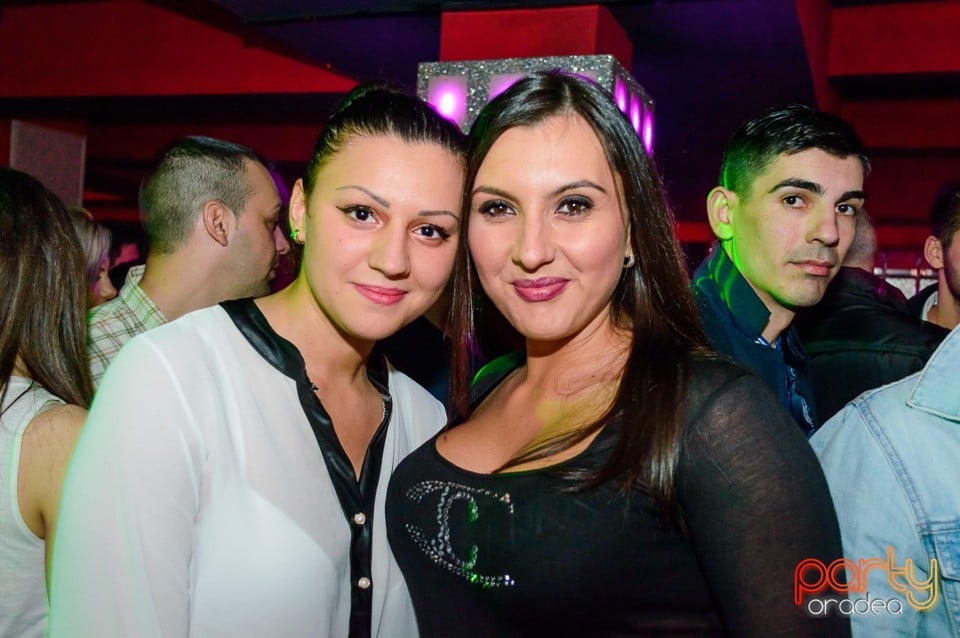 Petrecere cu muzică live în Club Life, 
