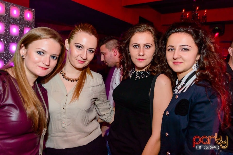 Petrecere cu muzică live în Club Life, 