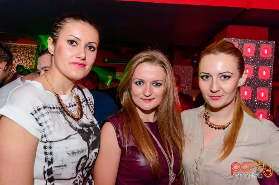 Petrecere cu muzică live în Club Life, 