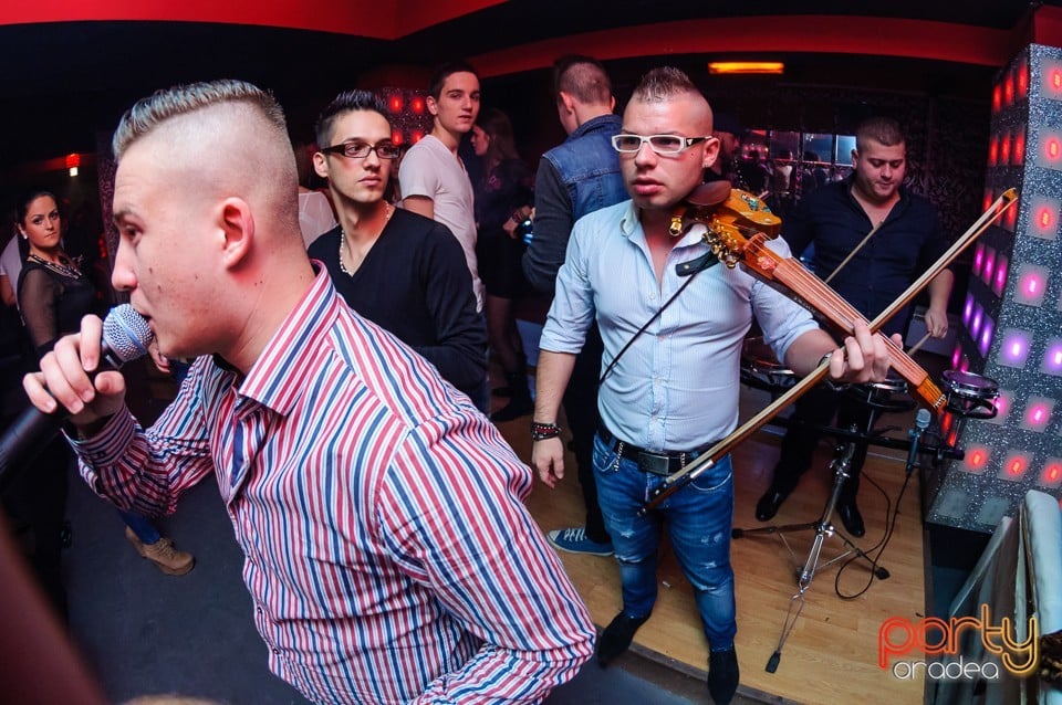 Petrecere cu muzică live în Club Life, 