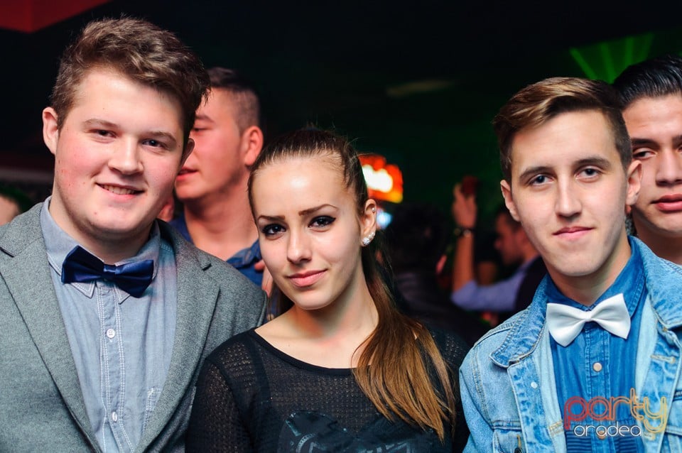 Petrecere cu muzică live în Club Life, 