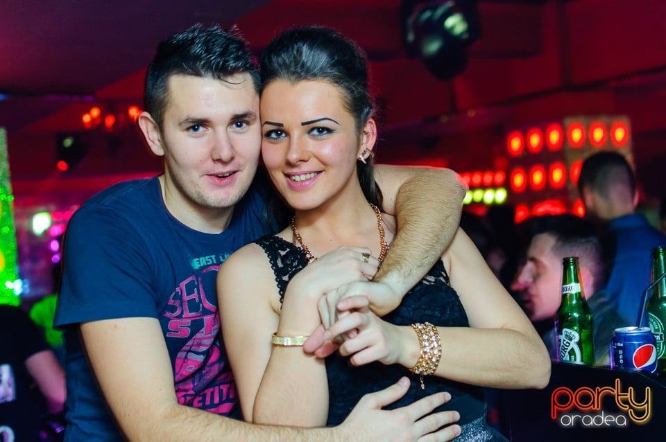 Petrecere cu muzică live în Club Life, 