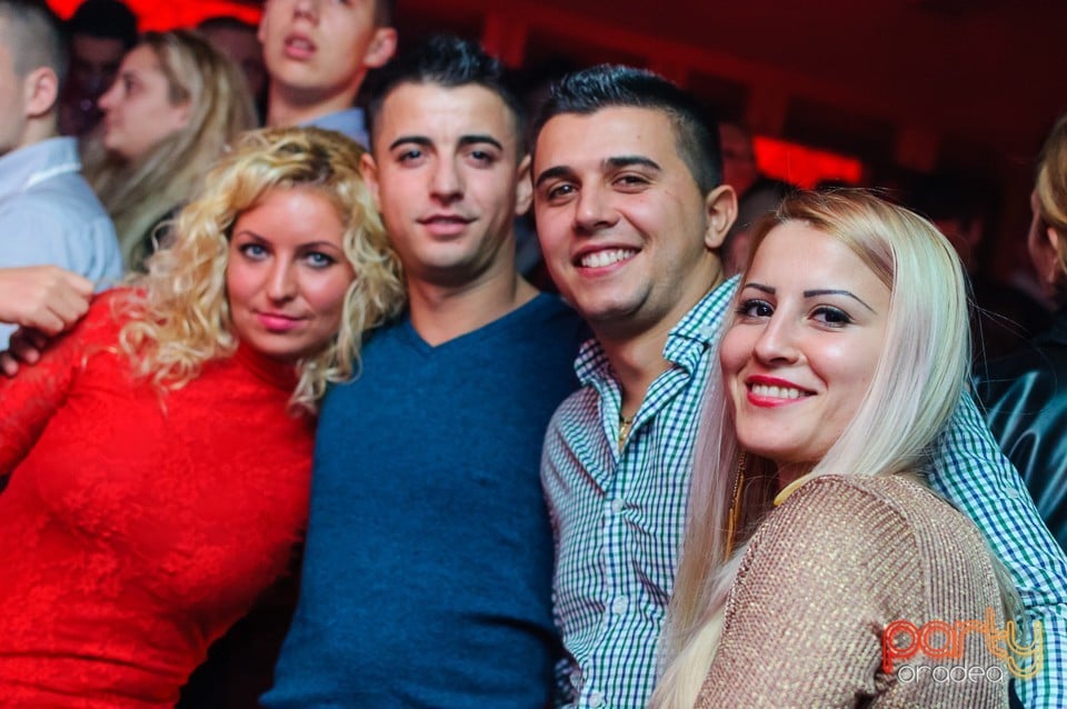 Petrecere cu muzică live în Club Life, 