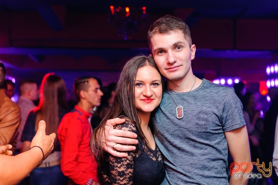 Petrecere cu muzică live în Club Life, 