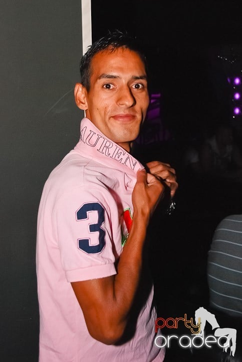 Petrecere cu muzică live în Club Life,
