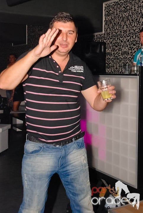 Petrecere cu muzică live în Club Life,