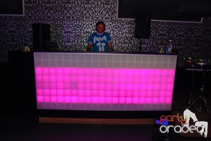 Petrecere cu muzică live în Club Life,