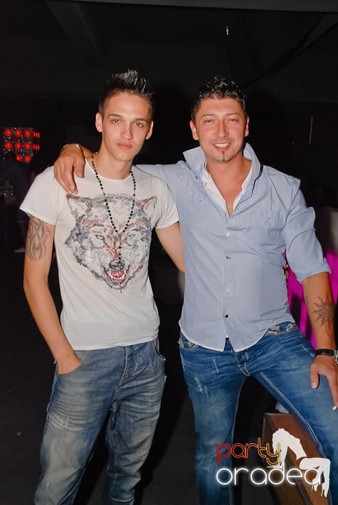 Petrecere cu muzică live în Club Life,