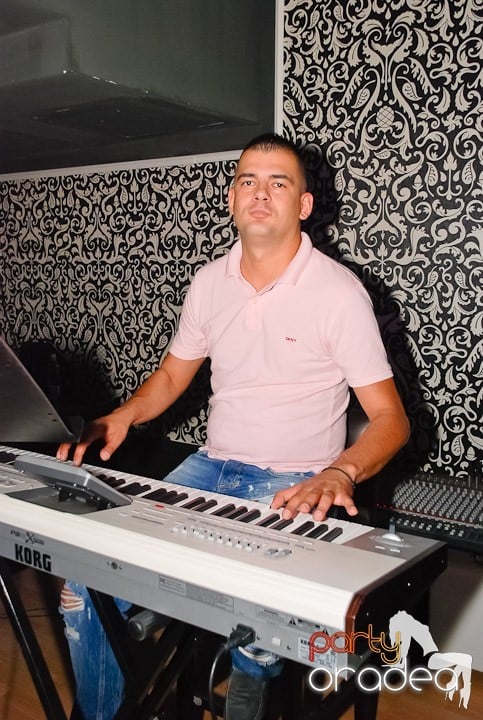 Petrecere cu muzică live în Club Life,