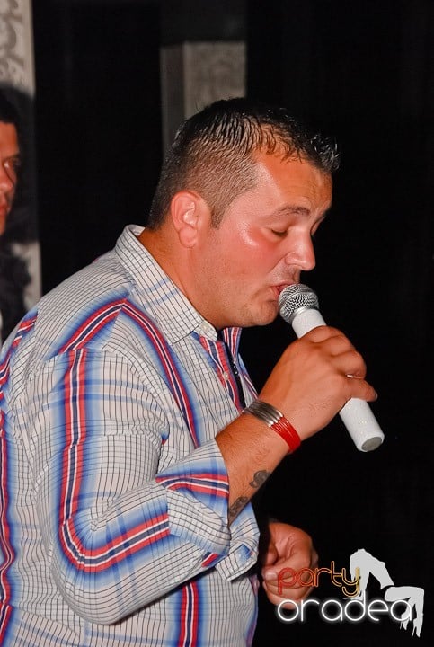 Petrecere cu muzică live în Club Life,