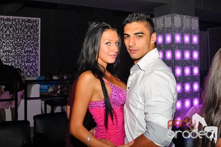 Petrecere cu muzică live în Club Life,