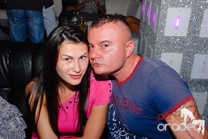 Petrecere cu muzică live în Club Life,