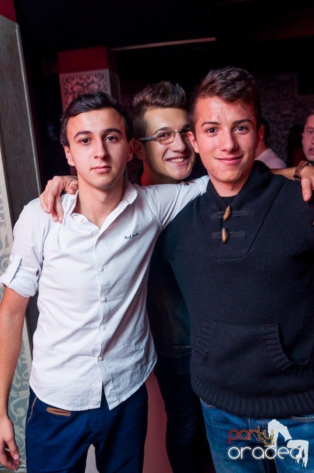 Petrecere cu muzică live,
